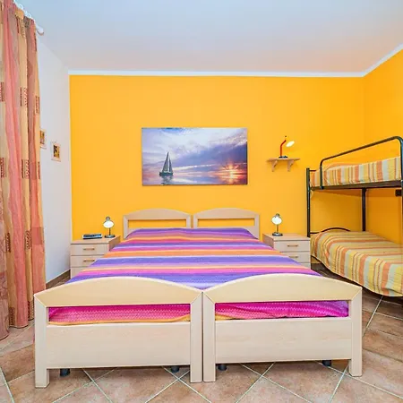 In 2 To 4 Persons With Large Private Garden Sole *