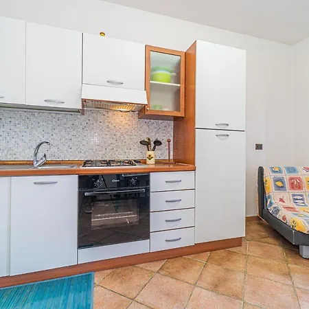 Apartment In 2 To 4 Persons With Large Private Garden Sole